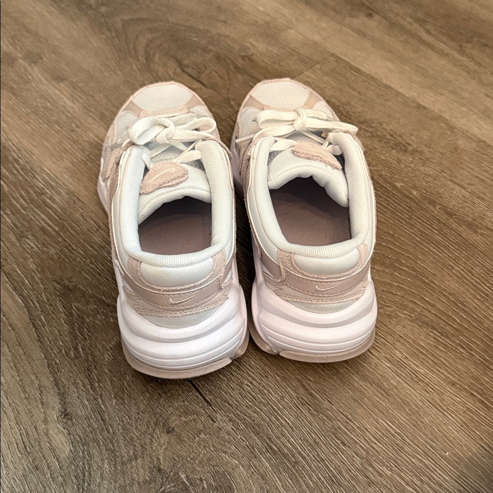 Nike Women's AL8 mauve/white - Picture 3 of 4